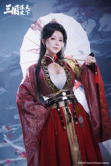 #三国谋定天下 #国风红颜一眼万年 #广州CICF漫展 
「CICFXAGF广州动漫游戏盛典」云探展三弹！三国红颜齐聚会！
绝色美人齐聚会——英姿飒爽孙尚香、惊鸿美人甄洛、温婉贤淑步练师、秀色可餐张宁 ；乔妹猛猛合照，集邮大成功！
⭐三谋展台信息⭐
「CICFXAGF广州动漫游戏盛典」，广州保利世贸博览馆三楼5号馆，展台位：5B01 
coser一览：
镜酱 饰 孙尚香
堇堇 饰 甄洛
龟酱 饰