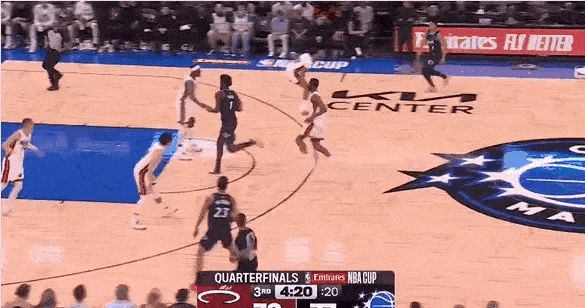 12月10日NBA赛事精彩瞬间截图
