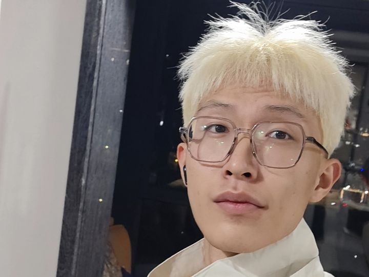 有没有小孩哥可以带白发老人玩截图