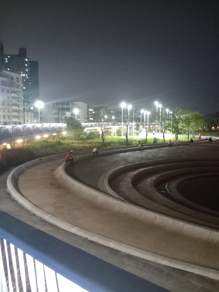 【嘿，我在这儿】夜景截图