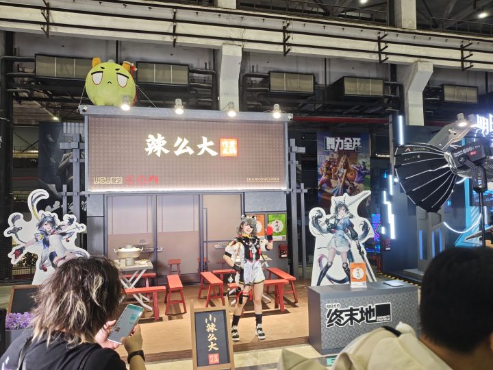 TAPTAP玩聚节终末地展台截图