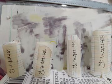 我给阿罗娜“做”了4个草莓牛奶