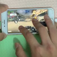 iphone8 Play One Hand :)