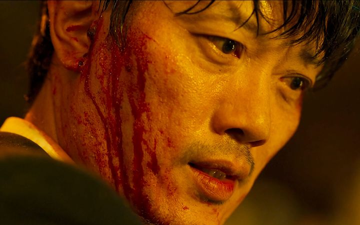 好市民被迫运毒!Netflix犯罪惊悚剧集《模范家族》正式预告截图