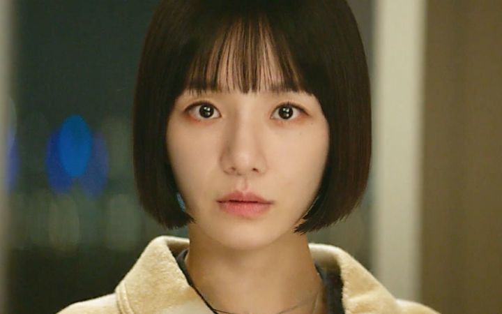 网红一夜爆红遭暗杀?!Netflix韩剧《绝世网红》先导预告截图