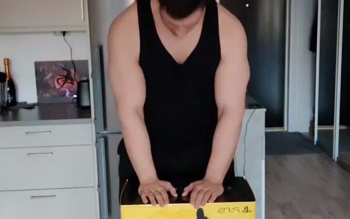 猛男玩猛男游戏 狂野开箱《战神:诸神黄昏》实体巨人版截图