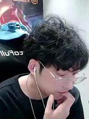 完蛋了,成娱乐主播了?#赖神老夫子截图