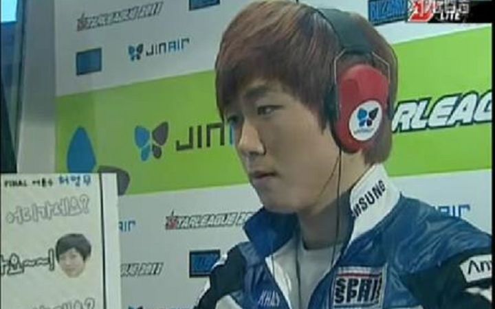 【PLU中文解说】韩国星际1 110909 JinAir OSL 4强 第二日 Soo(Z) vs Jangbi(P) 第二场截图