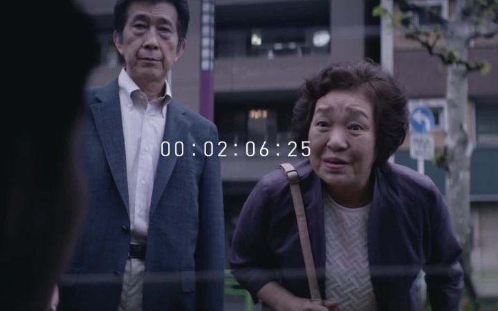 日本催泪广告：三个月，他只陪了父母两分钟…你呢？截图