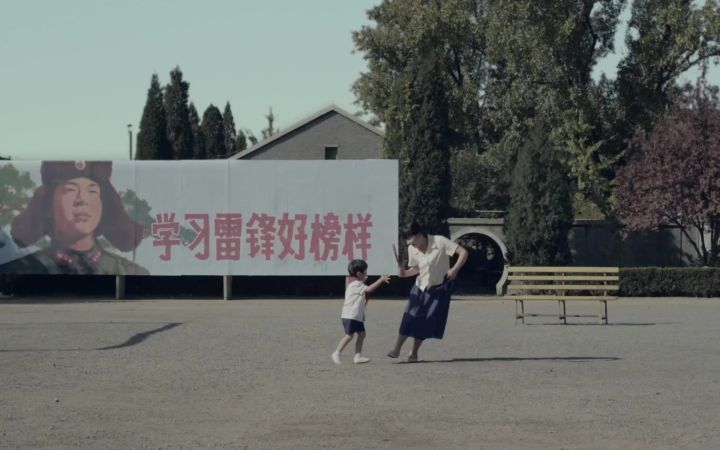 发人深思的央视公益广告:别走得太快,等等妈妈...看哭14亿中国人截图
