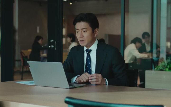 木村拓哉 麦当劳广告:开会偷吃薯条的木村拓哉…截图
