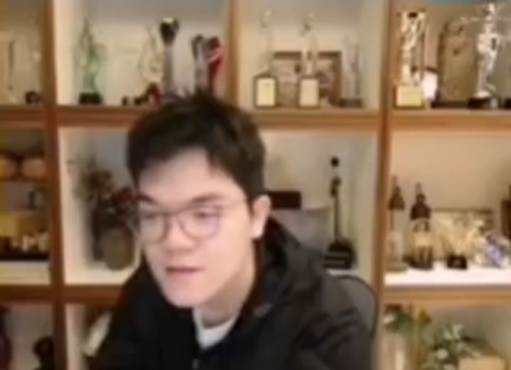 柯洁直播评价:《战鹰因为直播时看柯洁锐评战鹰破防》事件,表示自己没有攻击的意思,羞涩表示希望战鹰直播主动连麦截图