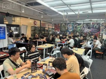 快熬不下去的国内牌店，终于等来腾讯的“大手”救场