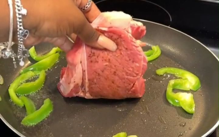 这什么家庭啊,给狗狗的食物居然这么丰盛截图