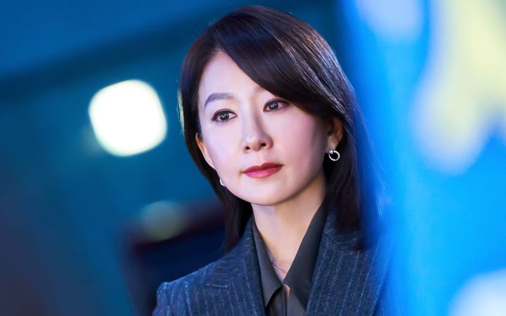 金喜爱+文素丽双女主阵容!Netflix韩剧《女王制造者》先导预告截图