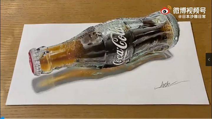 画师用彩色铅笔画出3D可乐！这画工什么水平？截图