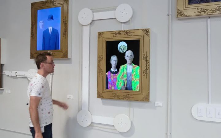 熊孩子去艺术展,手贱怎么办?截图