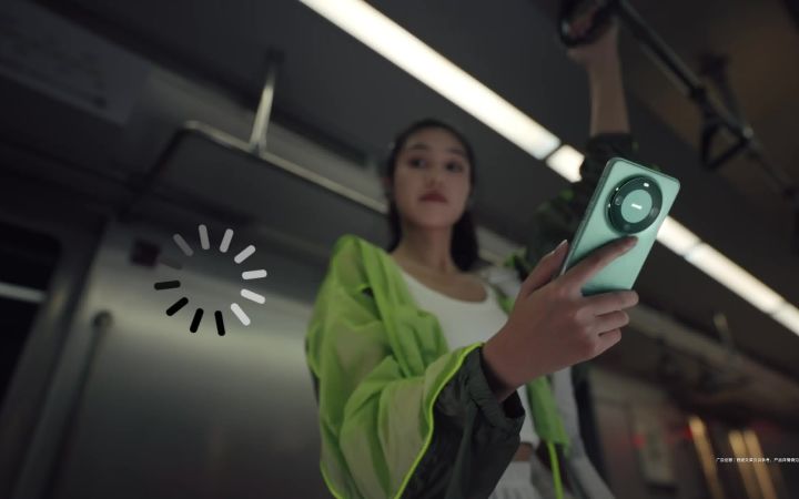 华为Mate60系列最新广告,信号超强,遥遥领先!截图