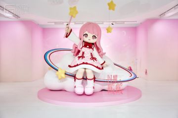 和“暖妈”们的300多件作品一起， “暖暖”办了一场艺术展