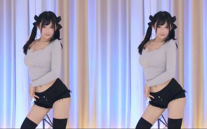 【鱼子酱】《Attention》常服套装 直播跳舞录屏截图