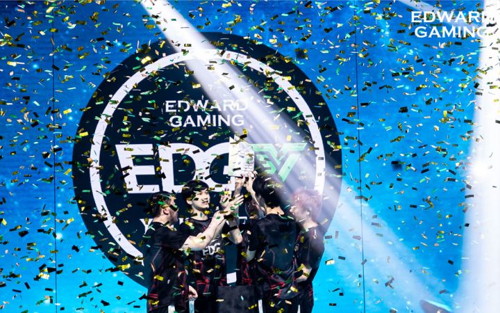 2022EDG.Y纪录片:挥洒青春与汗水 点亮梦想与未来!截图