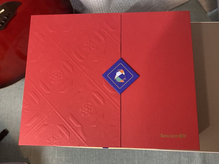 沉浸式开箱 腾讯爸爸的新年礼盒 #冬日游戏,分享温暖#截图