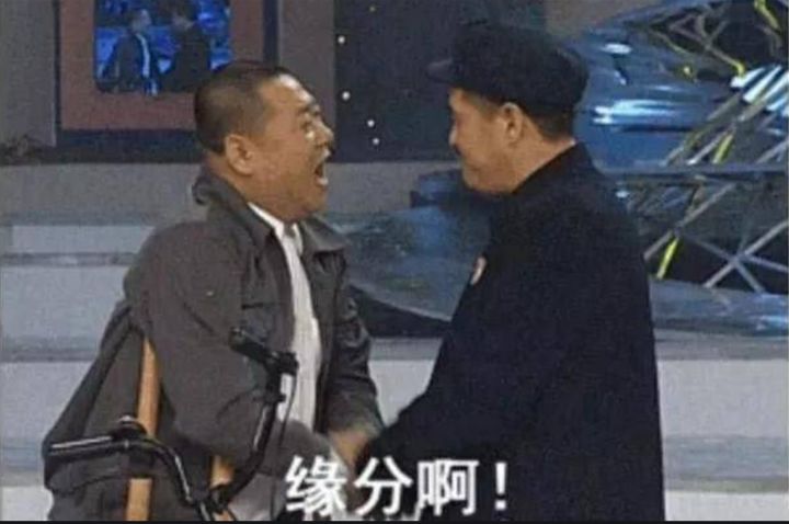 辅助帮UZI抢MVP给中单“卖拐“太逗了!截图
