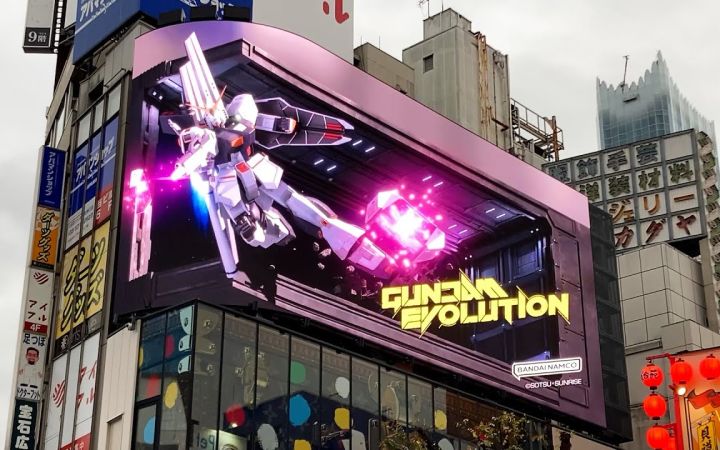 高达进化在东京新宿街头投放了一支3d广告截图