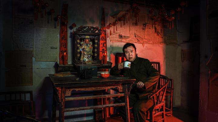 喜欢玩偷窥的村长,藏着什么秘密?截图