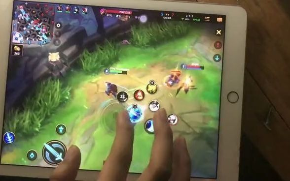 LOL手游不会五指操作都不好意思说自己是大神截图
