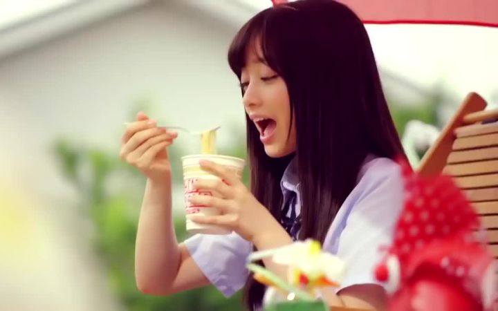 桥本环奈日清杯面广告，变身美少女战士，一定要看到最后哈哈哈哈哈截图