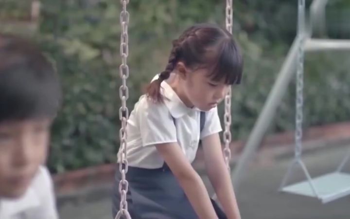 【泰国沙雕广告】女：我喜欢你！男：我喜欢你妈…截图