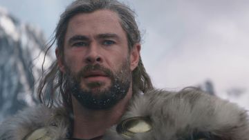 《雷神4：爱与雷霆》发布首支预告片，女雷神登场！