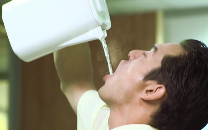 史上最硬核方便面广告截图