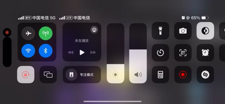 直接卡死在这个任务,一点进去就卡死,退也退不出,领取也领不了截图