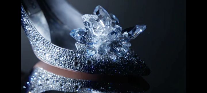 水晶鞋真好看这是和现实里的品牌联动了截图
