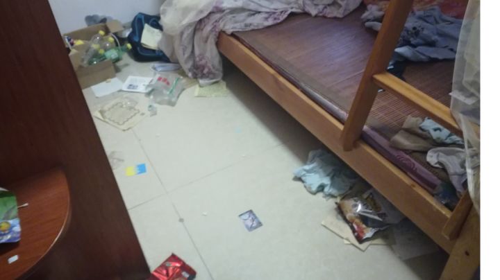 《关于我同学一看见我就跑这件事》🌚截图