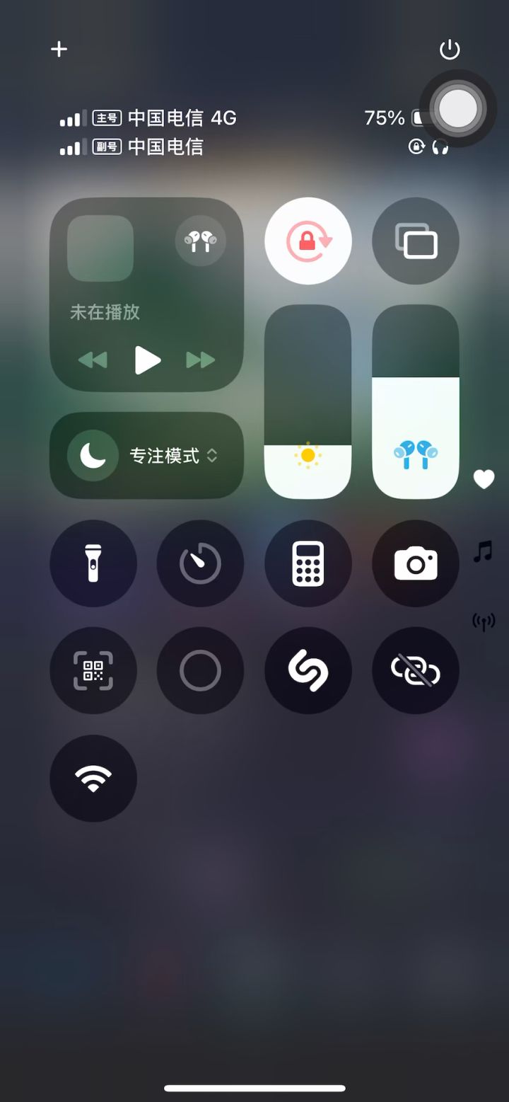 玩过这作者的第二个游戏肉眼可见的进步很大截图