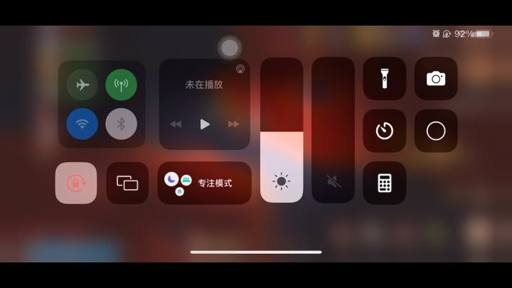 别说什么在线时长,我们这么多开服第一天玩家,每天能刷多少宝石,我们能不知道?要我说就直接搞个vip系统,他要充了几十万,一堆九级宝石就算卡了bug,我们也认,现在不是你官方说啥就是啥,要让玩家服气!截图