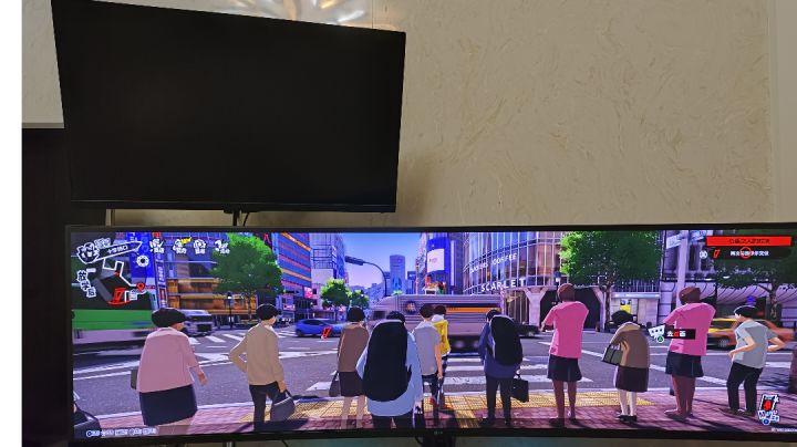 重启了一下游戏居然适配超宽分辨率了截图