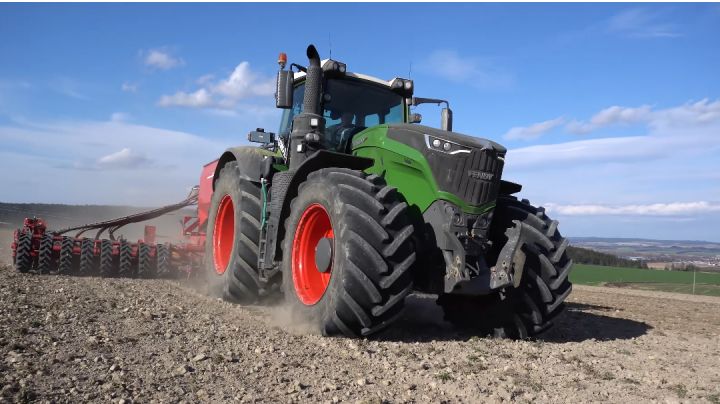 【实车鉴赏】芬特(FENDT)1050 Vario拖拉机播种作业截图