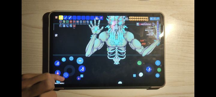 只用一根小拇指无伤击杀传奇月总,截图
