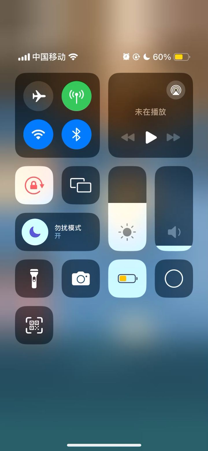卡住，动都动不了，更新的啥玩意，一进去，看着像个垃圾场截图