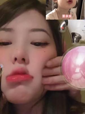 猜猜是谁在揉我的脸呢?哈哈,是我自己!#甜妹 #宝藏女孩 #mayumi截图