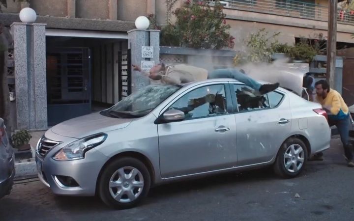 这个沙雕广告有点费车……截图