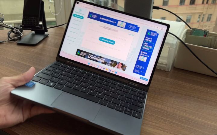 这款10.8寸的windows笔记本十分适合随身办公截图
