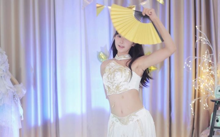 【鱼子酱】《高唐》常服套装 直播跳舞录屏截图
