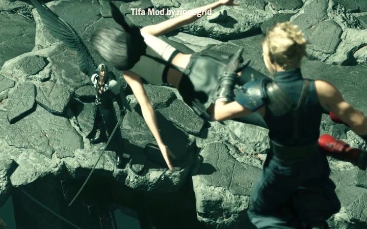 奇怪的MOD出现了!《最终幻想7重制版》蒂法替换克劳德武器MOD截图