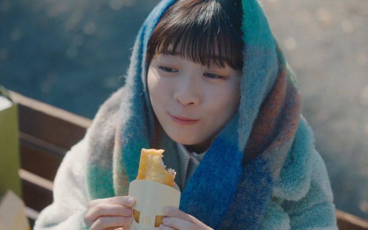 日本麦当劳最新广告：这个冬天好冷啊…截图