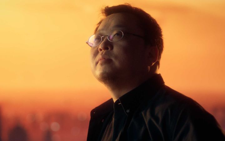 老罗为还债拍床戏…截图